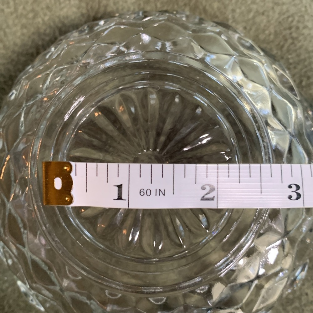 Beautiful crystal candy dish with lid. Approximately 5 1/4” x 5” x 2 1/4” - Picture 6 of 6